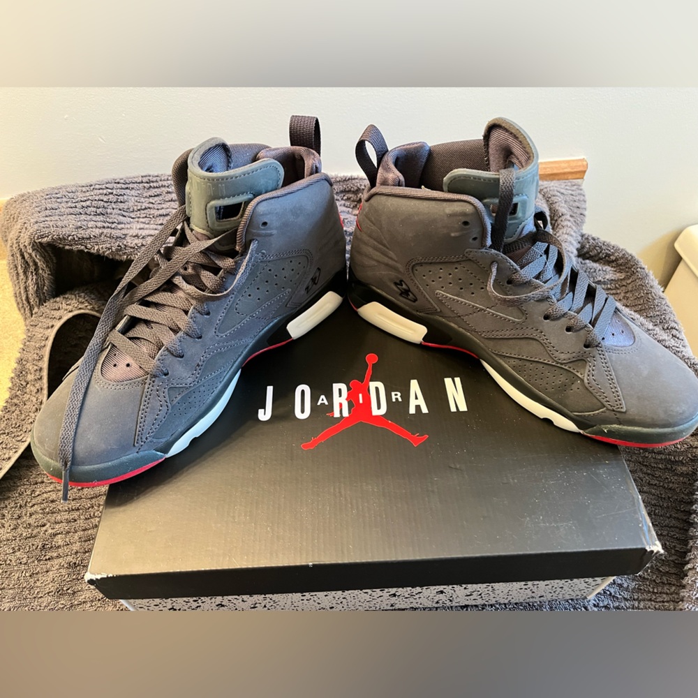 Jordan MVP size 7y women’s 8.5